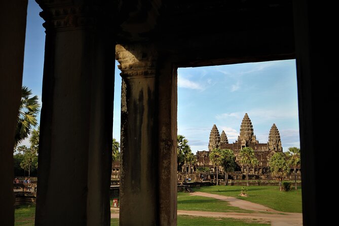 Angkor Wat Highlights and Sunrise Guided Tour from Siem Reap - Srah Srang and the breakfast break that resets your brain