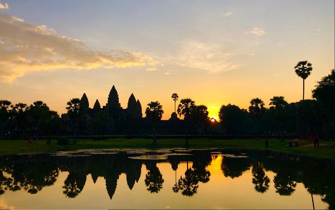 Angkor Wat Highlights and Sunrise Guided Tour from Siem Reap - Angkor Thom South Gate: the big-city entrance moment