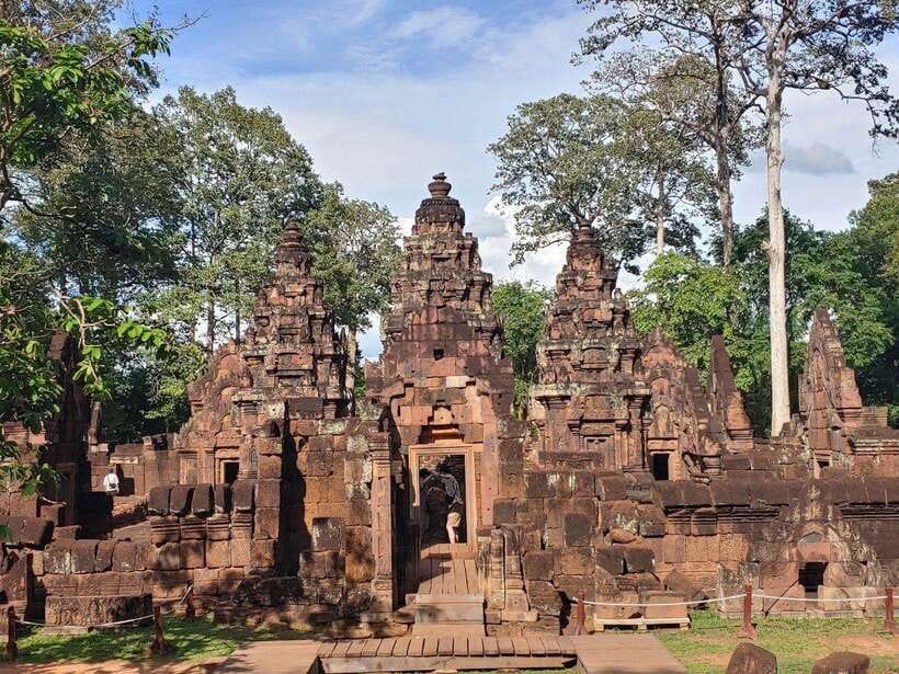 Angkor Wat, Small Circuit Private Tour with Banteay Srei - Angkor Wat for Real: Main Temple, Gate Details, and a Full Guided Visit