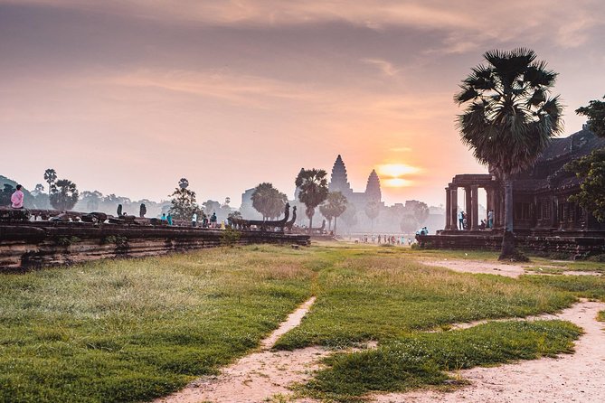 Angkor Wat Small-Group Sunrise Tour from Siem Reap - Getting to the temples: pickup, transport, and the early-morning flow