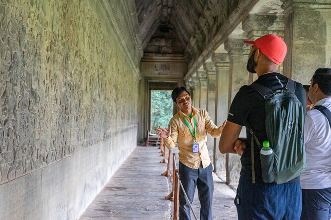 Angkor Wat Small Group Tour Inclusive lunch - Stop 1: Banteay Kdei, a slower start before the big names