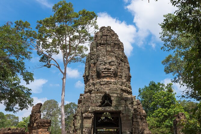 Angkor Wat Small Group Tour Inclusive lunch - The lunch and comfort side: snacks, fruit, bottled water, and AC