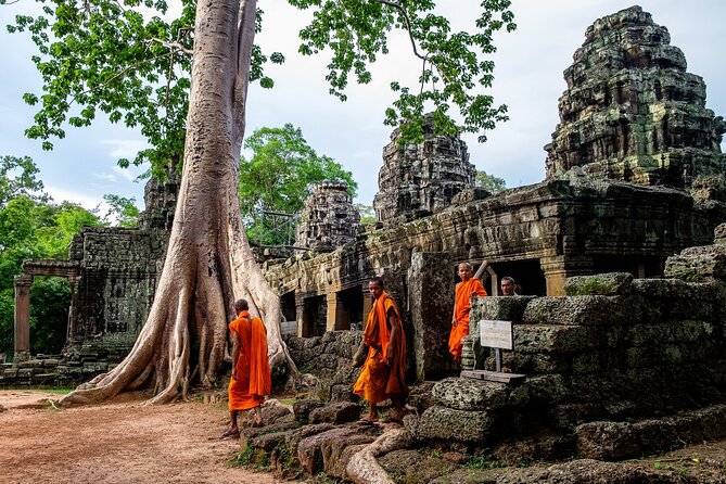 Angkor Wat Small Group Tour Inclusive lunch - Small group size and English-speaking historian guide, why it changes everything