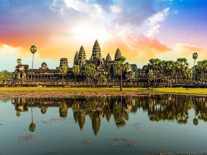 Angkor Wat Small Tour Sunrise With Private Tuk Tuk - Angkor Wat at Sunrise: The First Big Moment