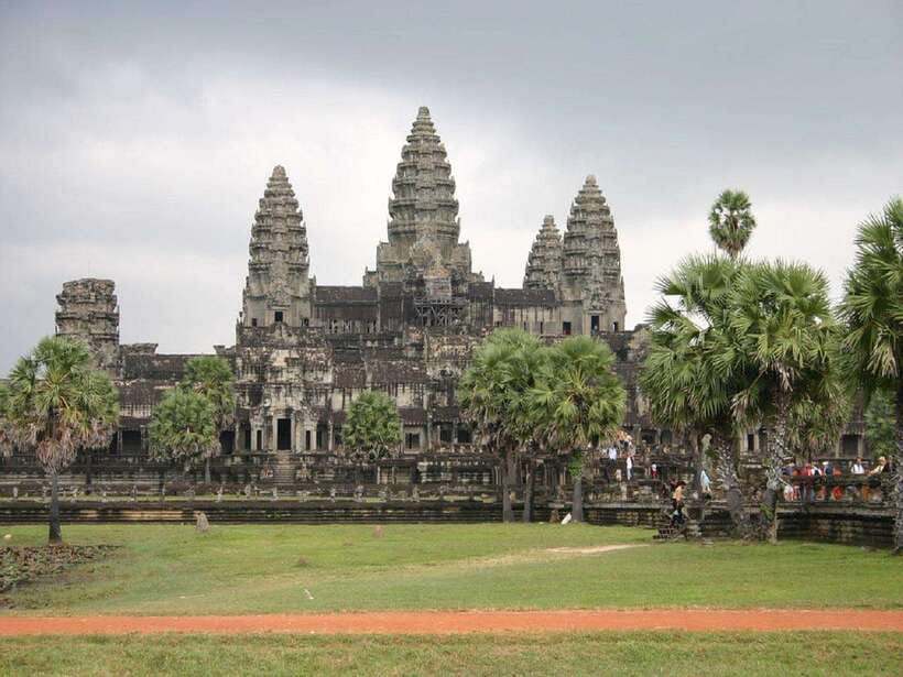 Angkor Wat Small Tour With Private Tuk Tuk - Private tuk-tuk, private group, one plan for five temples