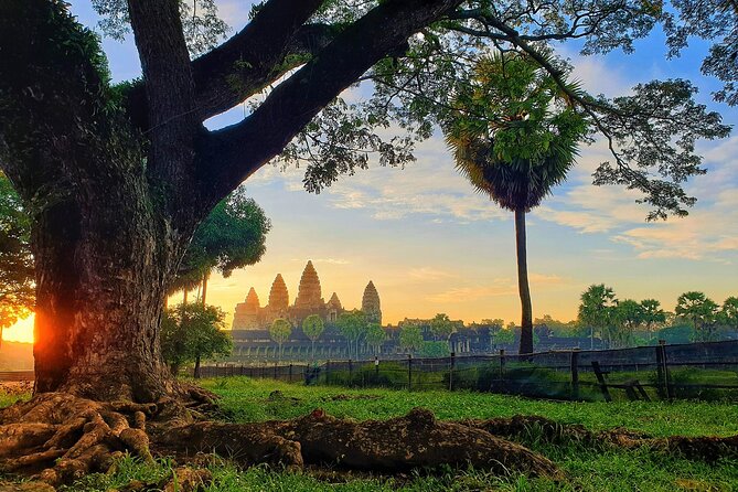 Angkor Wat Sunrise & All Highlight Angkor Temple Private Day Tour - Angkor Thom South Gate and the Bayon plan you can follow