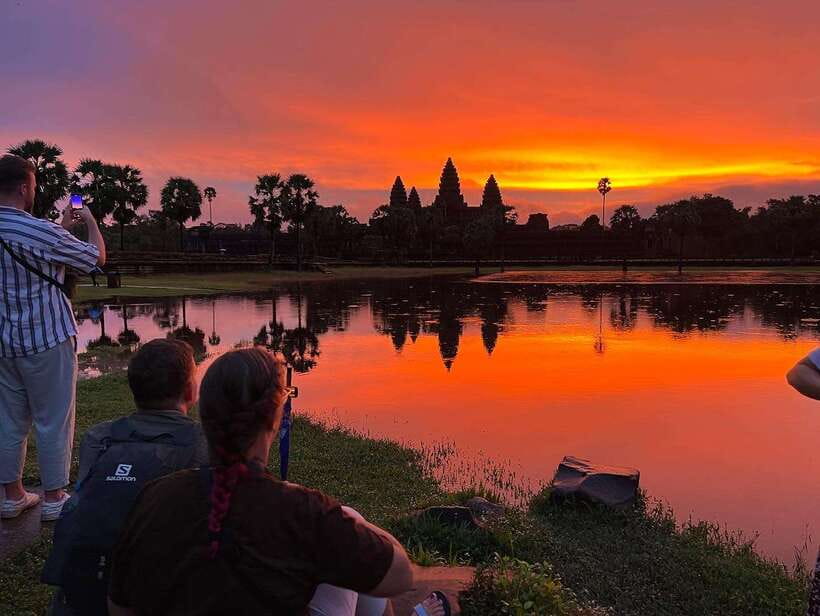 Angkor Wat Sunrise Bike Tour With Lunch Included - Entering Angkor Thom: South Gate, Bayon, and the big terraces