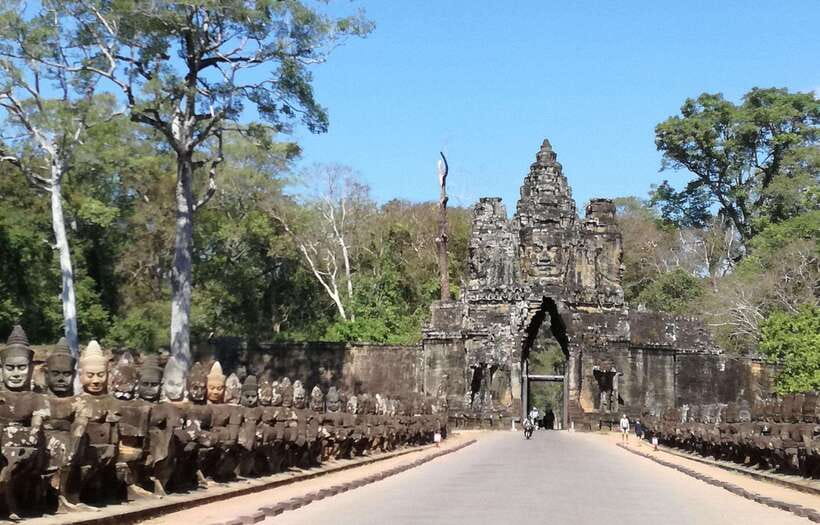 Angkor Wat Sunrise by Vintage Jeep – Private Tour - Photo spots and the dress code that can make or break your day