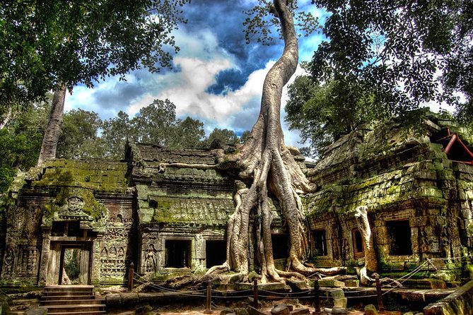 Angkor Wat: Sunrise or Sunset Tours with Tuk Tuk - Angkor Thom South Gate: small stop, big mood