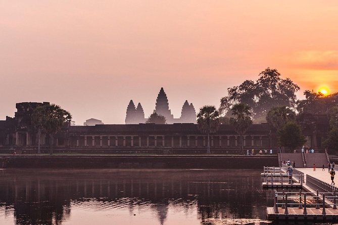 Angkor Wat Sunrise Private Tour by Tuk Tuk - Bayon Temple: Jayavarman VII and the faces in the center