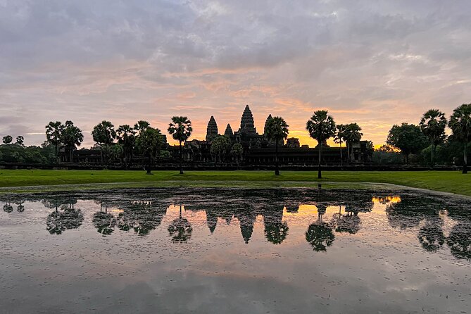 Angkor Wat Sunrise Small Group Tour With Breakfast - Breakfast at Srah Srang: A Local Morning Reset