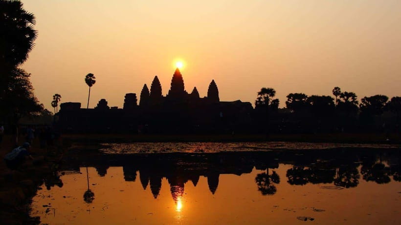 Angkor Wat: Sunrise: Ta Prohm and Bayon Temple Tour - Inside Angkor Wat: corridors, central chambers, and upper terraces