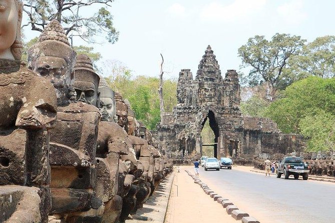 Angkor Wat Sunrise Tour - Getting comfortable: dress code, shoes, and breakfast timing
