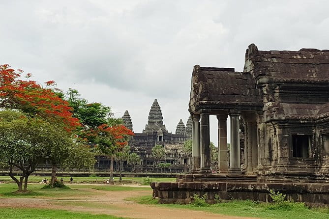 Angkor Wat Tour with Sun Rise Small Group Day Tour - Bayon Temple: 200 smiling faces and bas-reliefs you can actually read