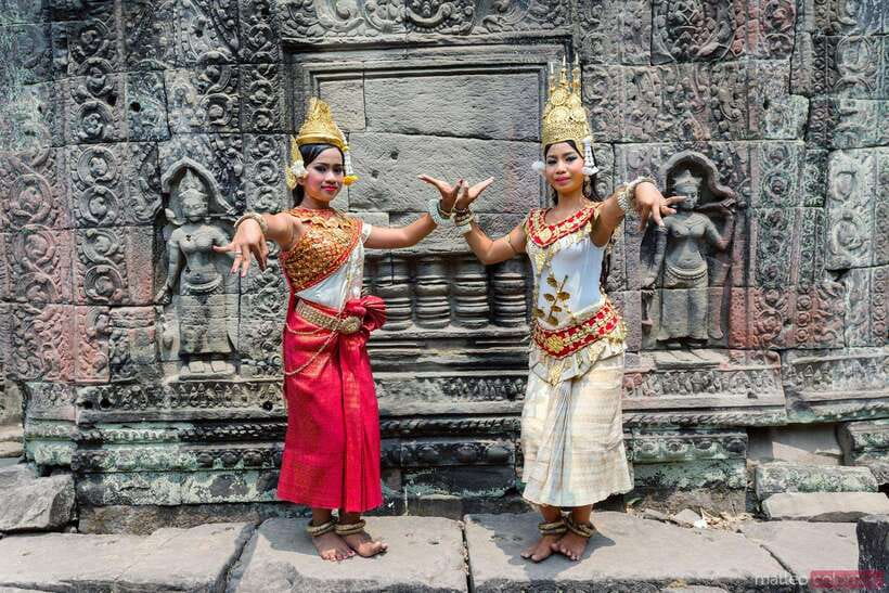 Apsara Dance Show with Dinner by Tuk-Tuk Roundtrip Transfer - Who this experience fits best
