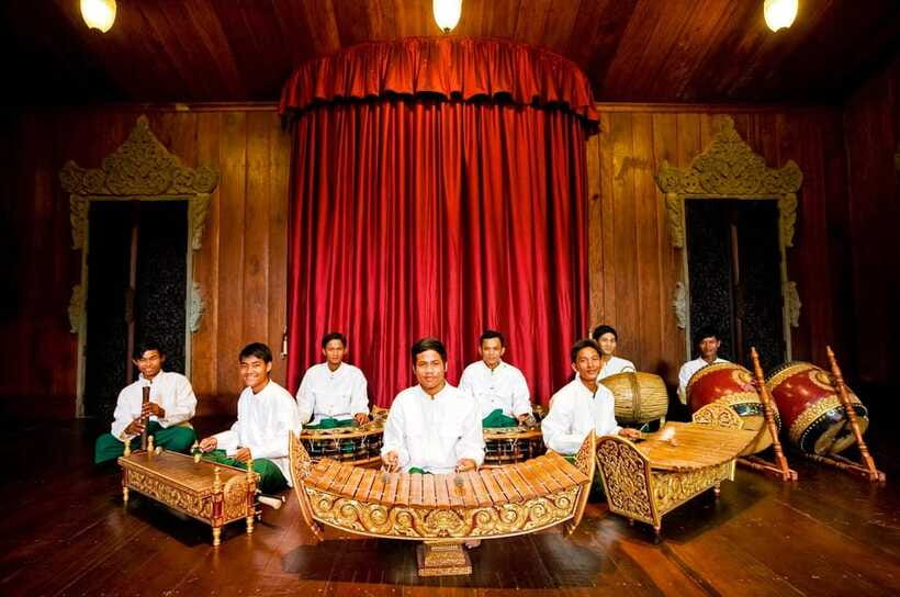 Apsara Performance include Dinner & hotel pick up - Food expectations, what to do if you are picky