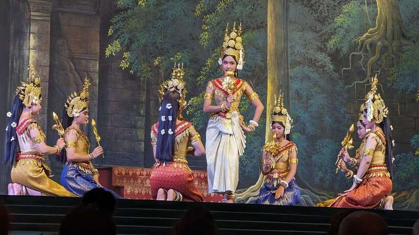 Apsara Performance Including Buffet Dinner & Hotel Pick up - The buffet dinner: amok, Khmer BBQ, plus familiar backup