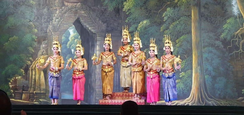 Apsara Performance with Dinner include Pick up & Drop off - Dinner first: how the buffet experience sets the mood