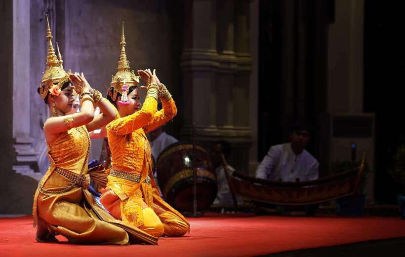 Apsara Traditional Dances & Local Buffet with Tuk-Tuk Ride - From Your Hotel to the Show, Without the Hassle
