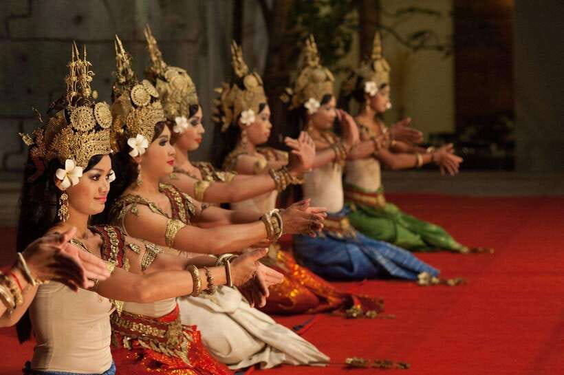 Apsara Traditional Dances & Local Buffet with Tuk-Tuk Ride - Buffet Dinner: Khmer Flavors, Plus Options for Everyone