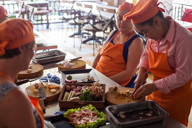 Award-Winning Cooking Class Experience with Professional Teacher - Logistics near Pub Street: meeting point and how to show up
