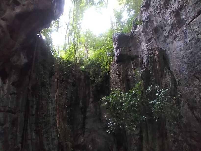 Bamboo train. Phnom Sampove cave. Bat cave and Banan Temple - Village stops with farms and fishing life
