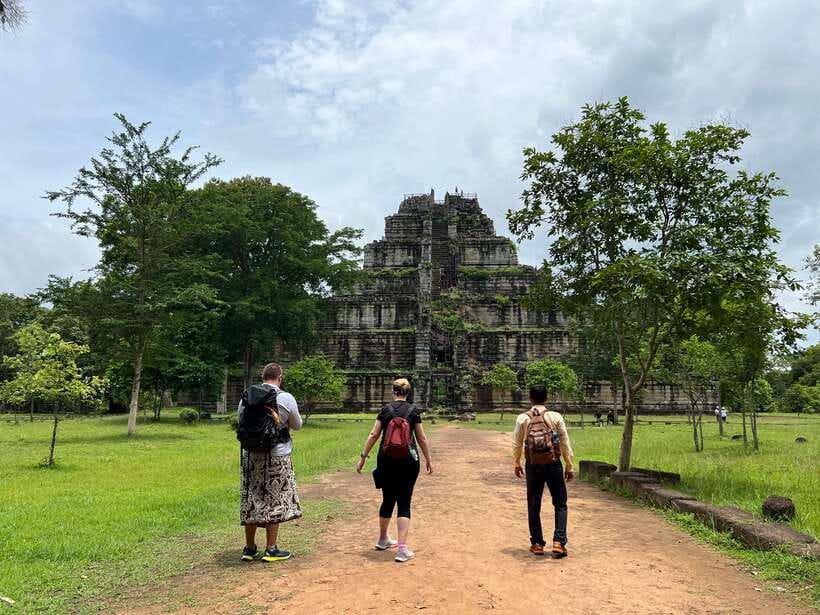 Banteay Srei, Beng Mealea & Koh Ker Small-Group Tour - Preah Dak Village Stop: Palm Cake, Village Views, and Real Life