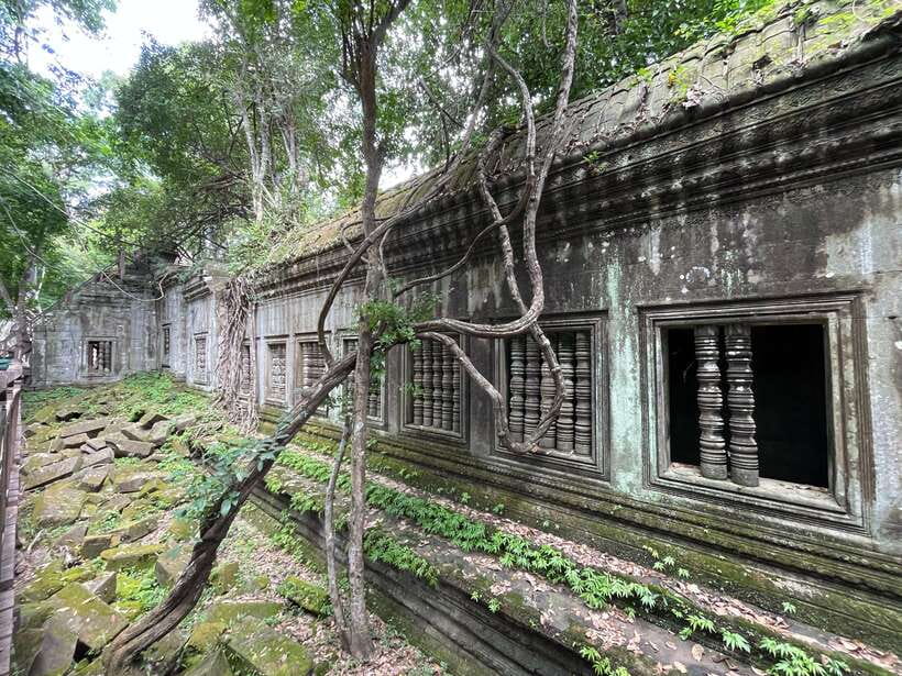 Banteay Srei, Kulen Waterfall & Beng Mealea Exploration - The River of 1000 Lingas: carvings you can spot at water level