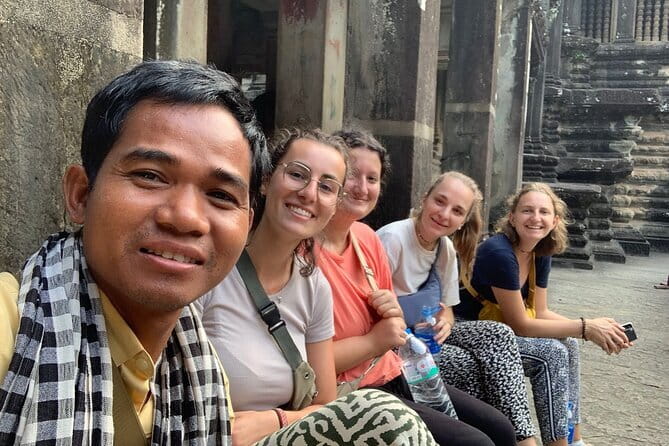 Banteay Srei Temple and Kompong Phluk Village Private Tour - Kompong Phluk on Tonle Sap: stilt houses, floods, and wildlife habitat