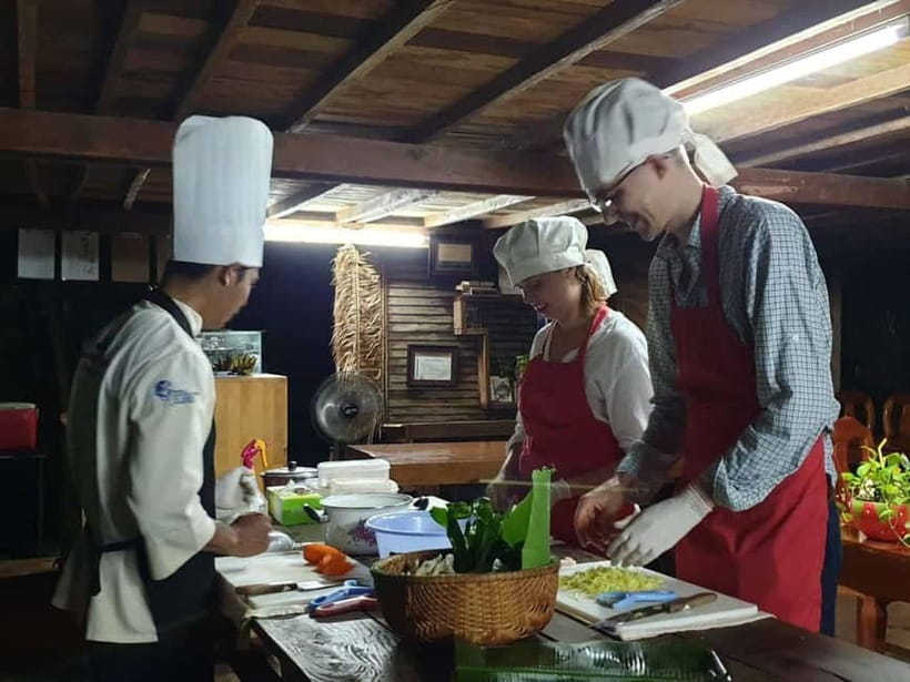 Battambang: Cooking Class and Market Touring - Tuk-tuk pickup and the 4-hour flow