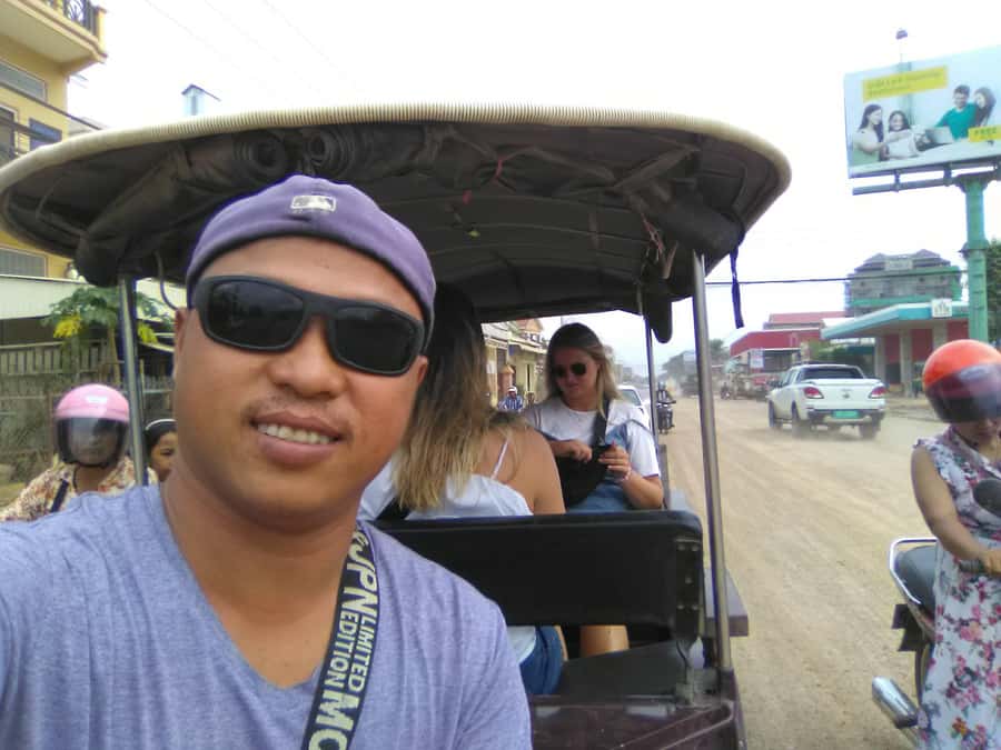 Battambang family tuktuk tour BambooTrain/Wat Banan/Bat cave - Fruit bats and the bat tree stop before you reach the temple