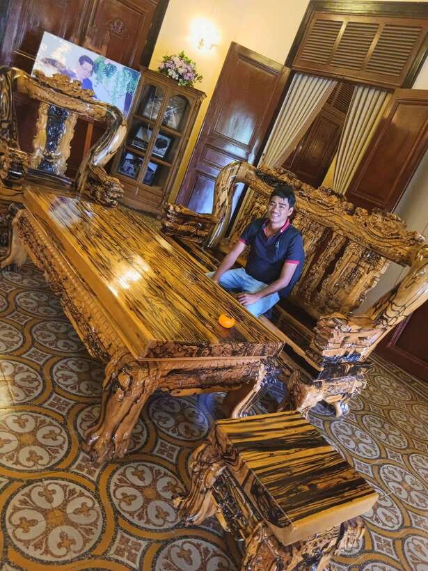Battambang Private Full-Day Tour - Battambang Provincial Hall and the suspension bridge walk