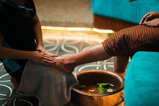 Body Scrub– Special Treatments - Welcome drink, quick consult, then your scrub starts