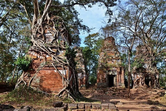 Boeng Mealea & Koh Ker temples (Siem Reap to Preah Vihear) - Prasat Chen: laterite temples and the Garuda over entwined naga