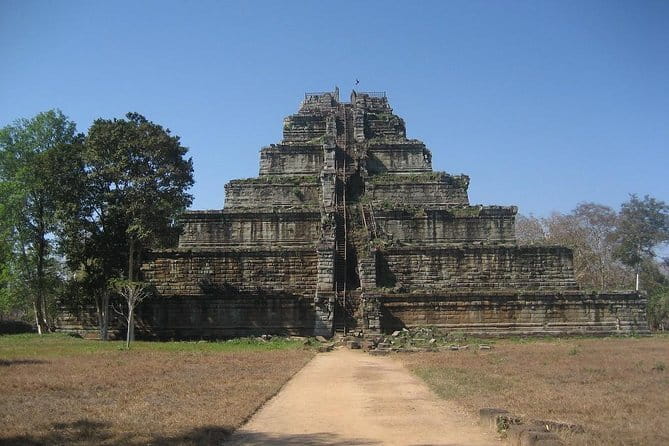 Boeng Mealea & Koh Ker temples (Siem Reap to Preah Vihear) - Boeng Mealea: unrestored jungle ruins you can actually take your time with