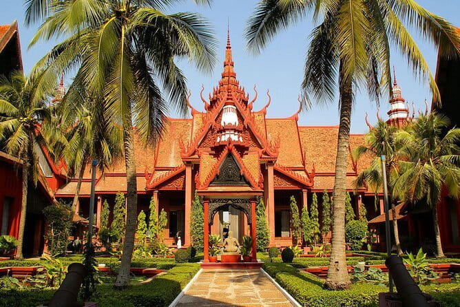 Border Transfer (Siem Reap to Thailand) - Dropped near the Poipet/Aranyaprathet border, then what to do next