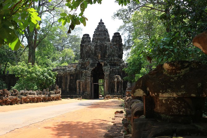 Classic Angkor Wat Sunrise or Sunset Private and Small GroupTour - Bayon Temple in Angkor Thom: A Different Mood, 1 Full Hour