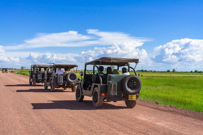 Countryside Sunset Jeep Tour with Drinks included - Pickup, Jeep Comfort, and the 6-Person Group Size