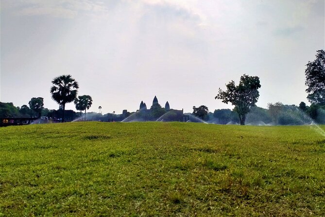 Discover Cambodia 8 Days from Siem Reap to Koh Trong -Phnom Penh - Kampong Cham, Cheung Kok Village, and Skun Spider Sanctuary