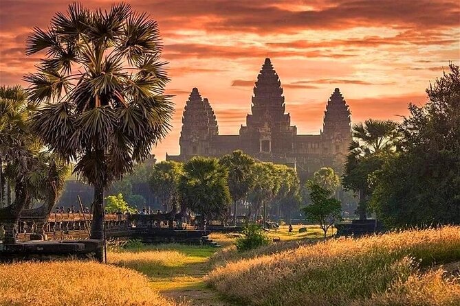 Discover Cambodia 8 Days from Siem Reap to Koh Trong -Phnom Penh - Phnom Penh royal palace, Silver Pagoda, and a serious history double-feature
