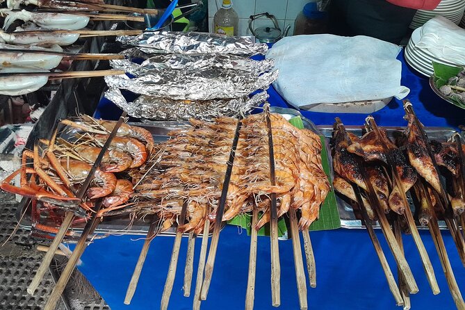 Evening Cambodian Food Tour - Stop 1, Wat Botum Park: rice noodles to set the tone