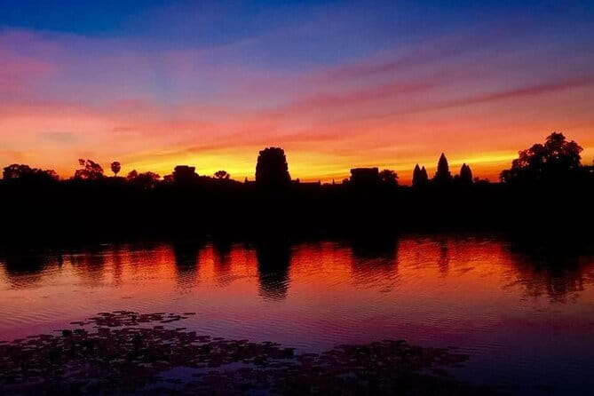 Explore Angkor Sunrise Spectacle a Full Day Temples Tour - Angkor Thom South Gate and Bayon: seeing the Khmer capital as a story
