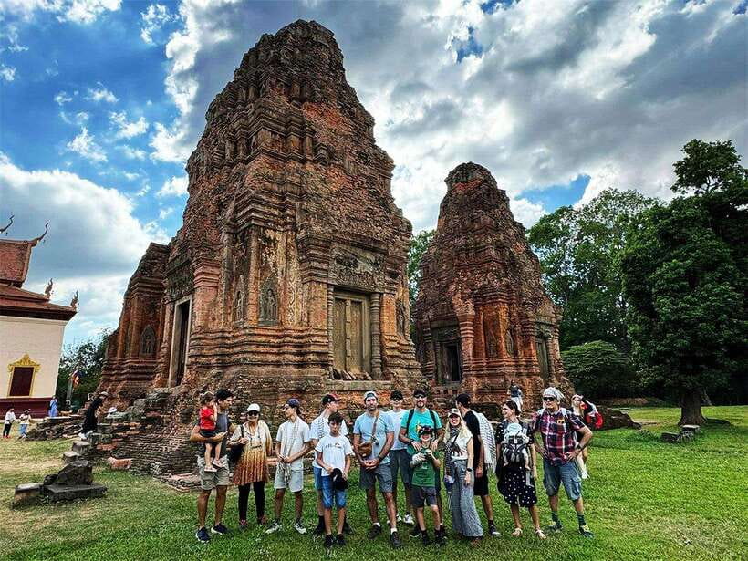 Explore Angkor Temple With Tour Guided - Angkor Wat at sunrise, Suryavarman II, and what to look for
