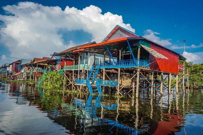 Explore The Kampong Pluk Floating Village - What to pack and how to enjoy the lake without stress