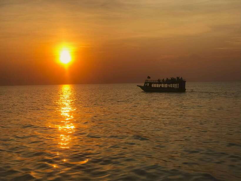 Exploring the Enchanting Kampong Phluk Floating Village - Fishing Life on Tonle Sap: How Work Shapes the View