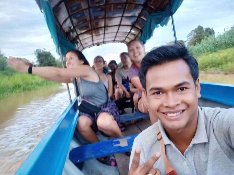 Floating Village and Tonlé Sap Sunset Tour - Tonlé Sap Sunset From the Boat: Where the Sky Does Most of the Work