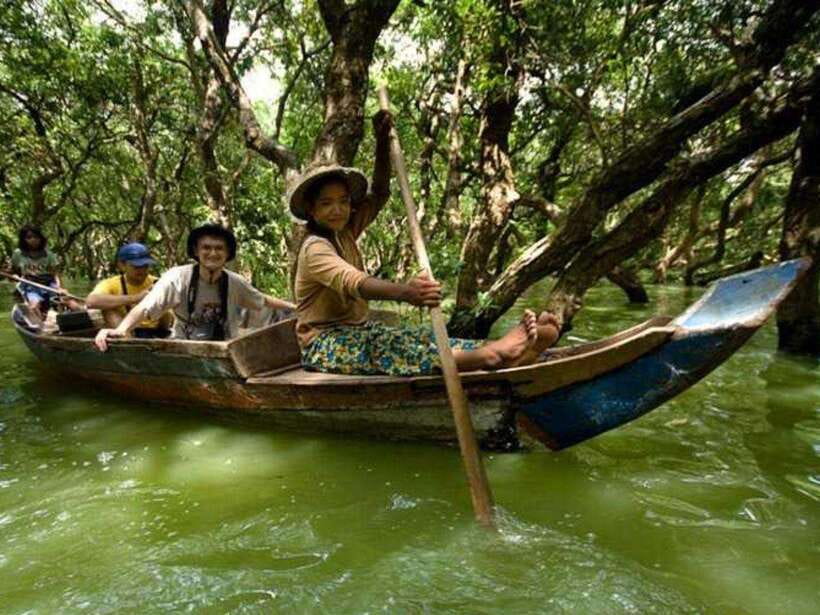 Floating Village-Mangroves Forest Tonle Sap Lake Boat Tour - Ticket counter to first cruise: getting oriented on Tonle Sap