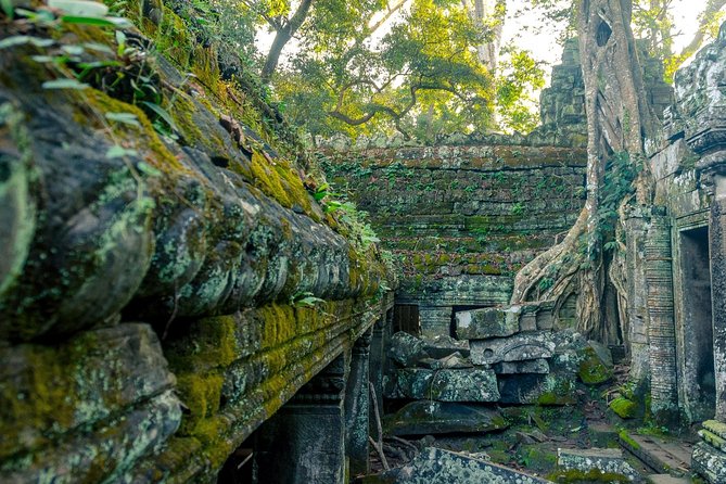 Four-day tour Angkor Wat, Banteay Srey, Beng Melea and Siem Reap discovery - Day 2: Kbal Spean’s under-water carvings, Banteay Srei’s pink stone