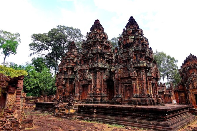 Four-day tour Angkor Wat, Banteay Srey, Beng Melea and Siem Reap discovery - Day 4: Tonle Sap life at Kompong Phluk, museum lessons, and a stone-carving workshop