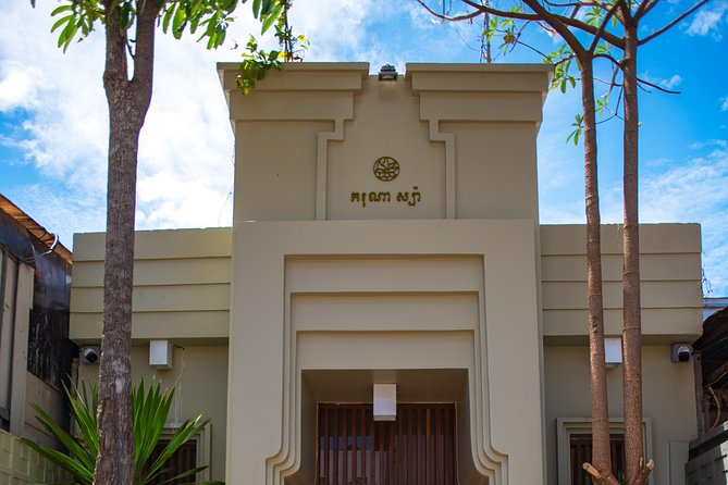 Four Hand Bliss (65 Mins) + Free Pick up or Drop Back - Four hand massage at Karona Spa, the core experience